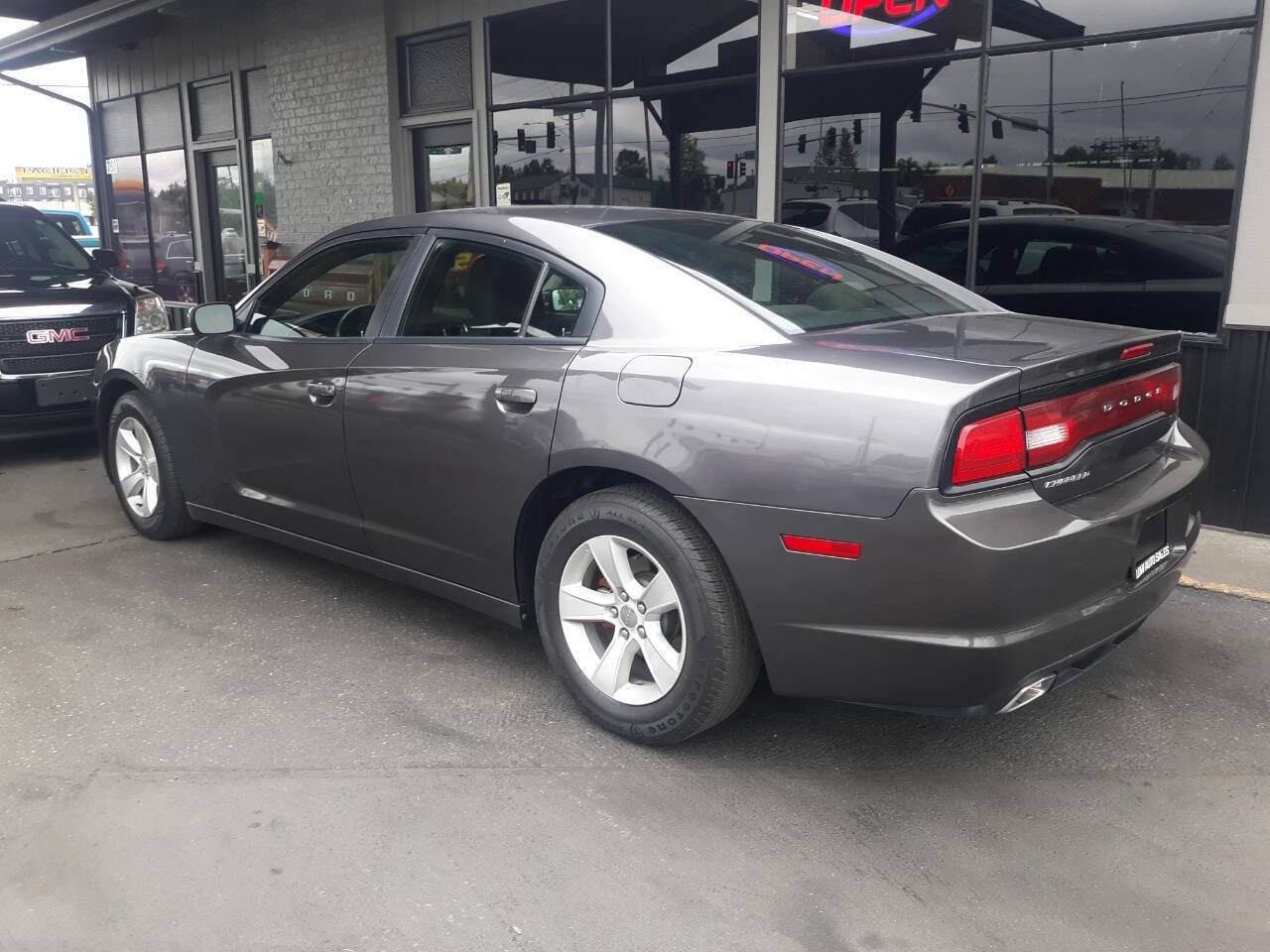 Used 2014 Dodge Charger SE image 3