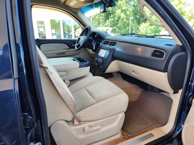 Used 2008 Chevrolet Suburban LS w/ Skid Plate Package AWD/4WD image 18