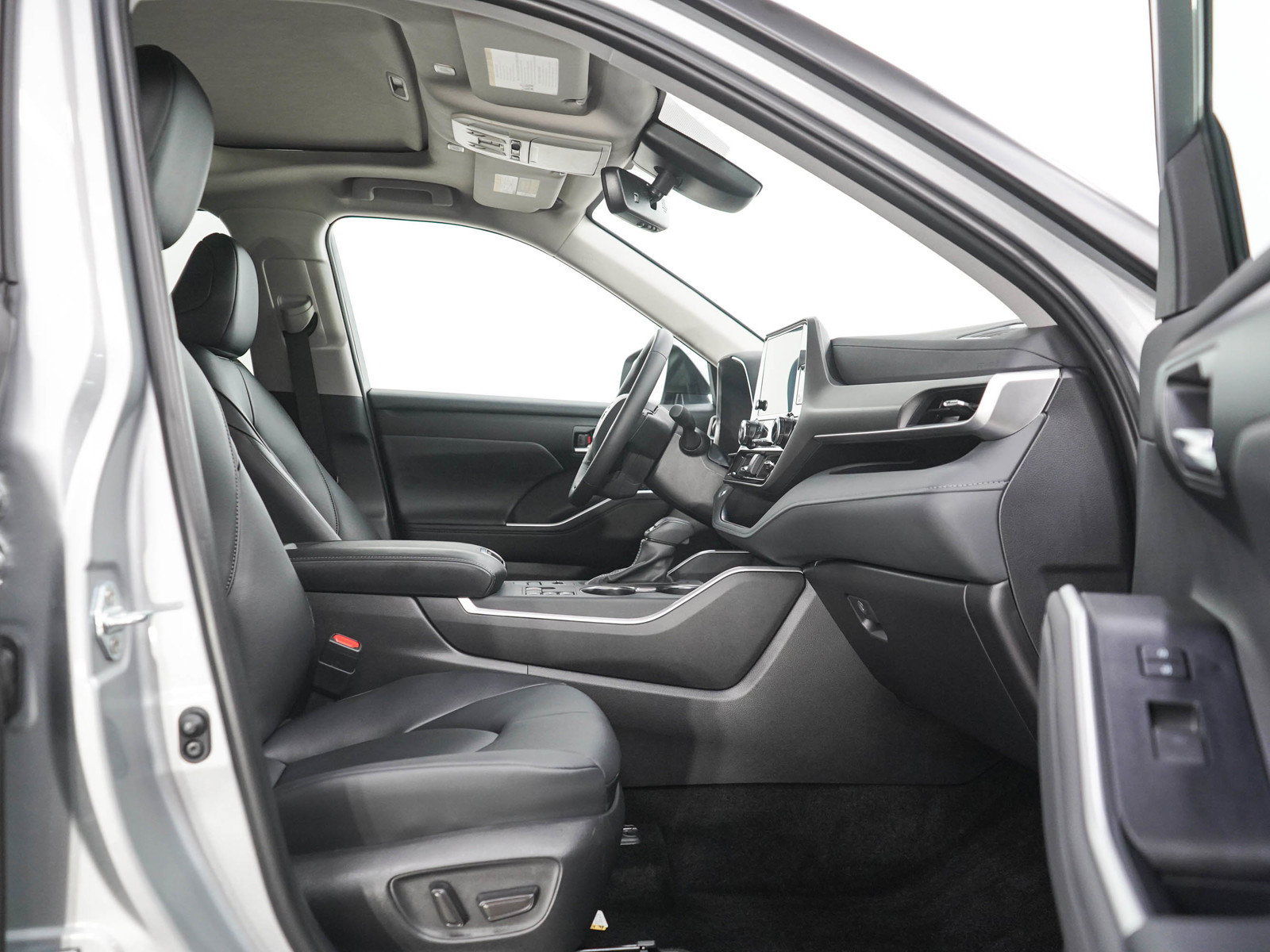 Used 2025 Toyota Highlander XLE AWD/4WD image 11