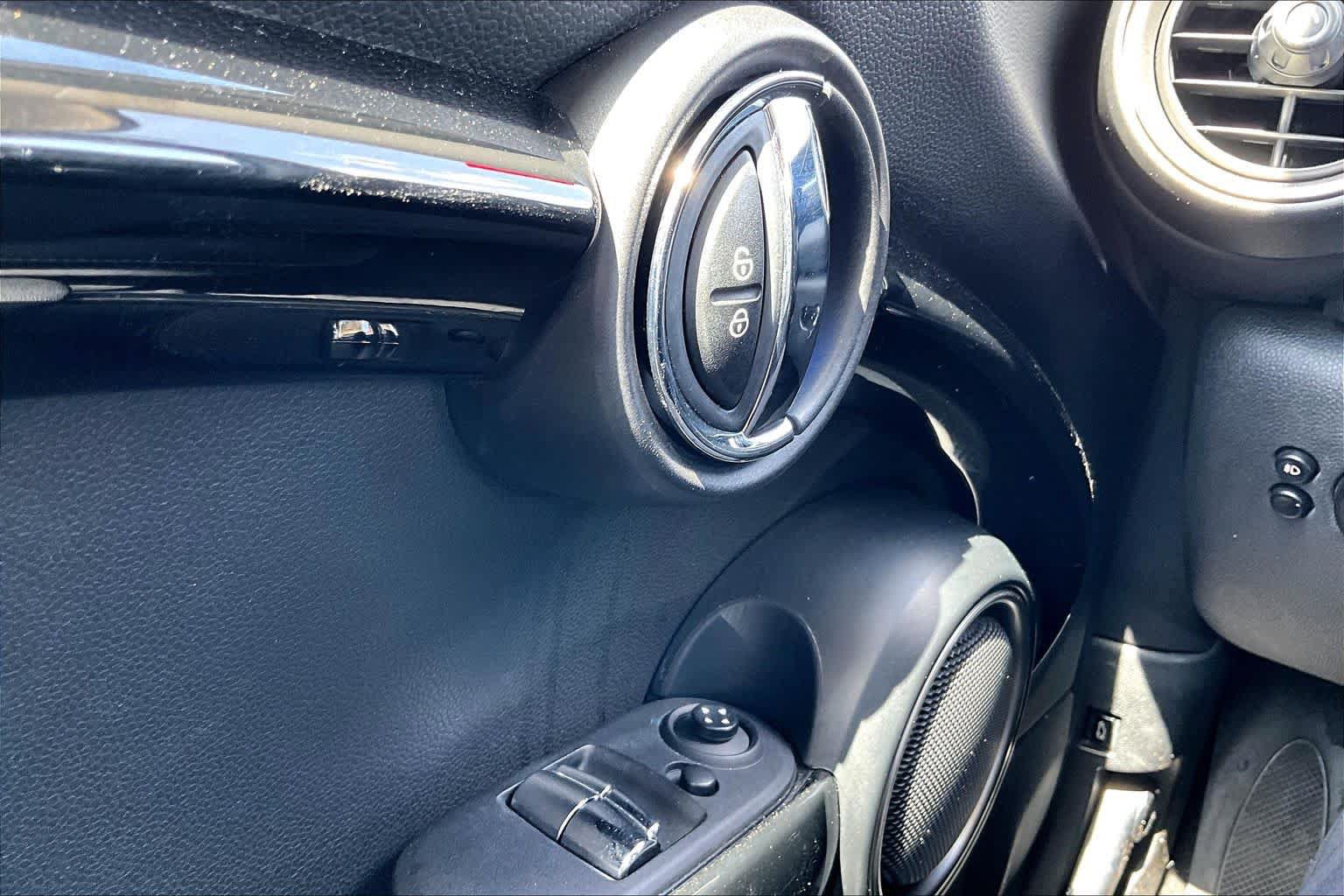 Used 2015 MINI Cooper S FWD image 35