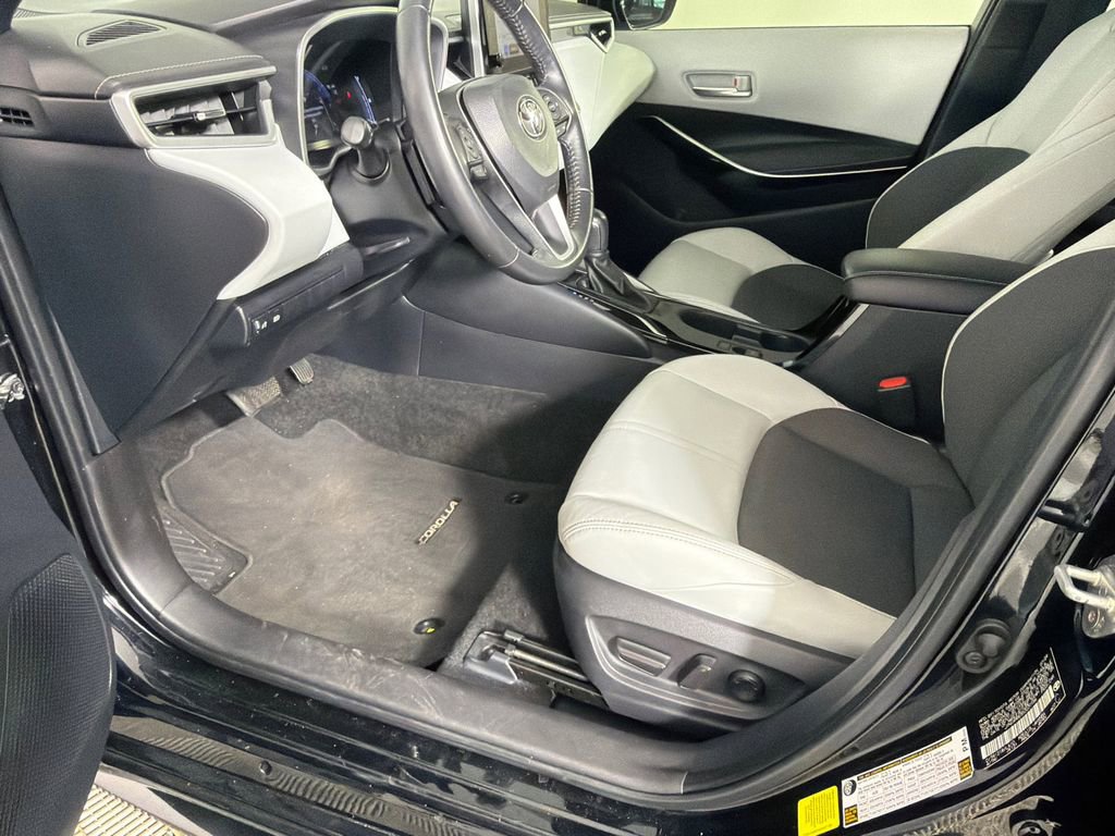 Used 2025 Toyota Corolla XSE image 9
