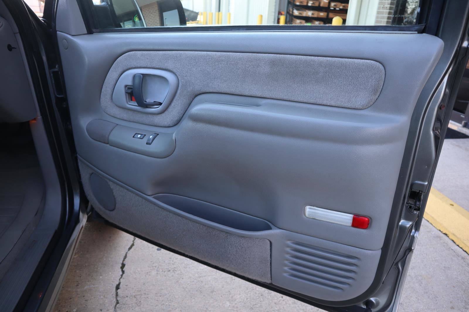 Used 1999 Chevrolet Suburban 2WD w/ Preferred Equipment Group 3 image 10