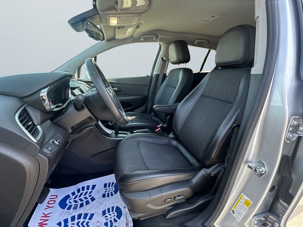 Used 2020 Chevrolet Trax LT w/ LT Convenience Package image 9