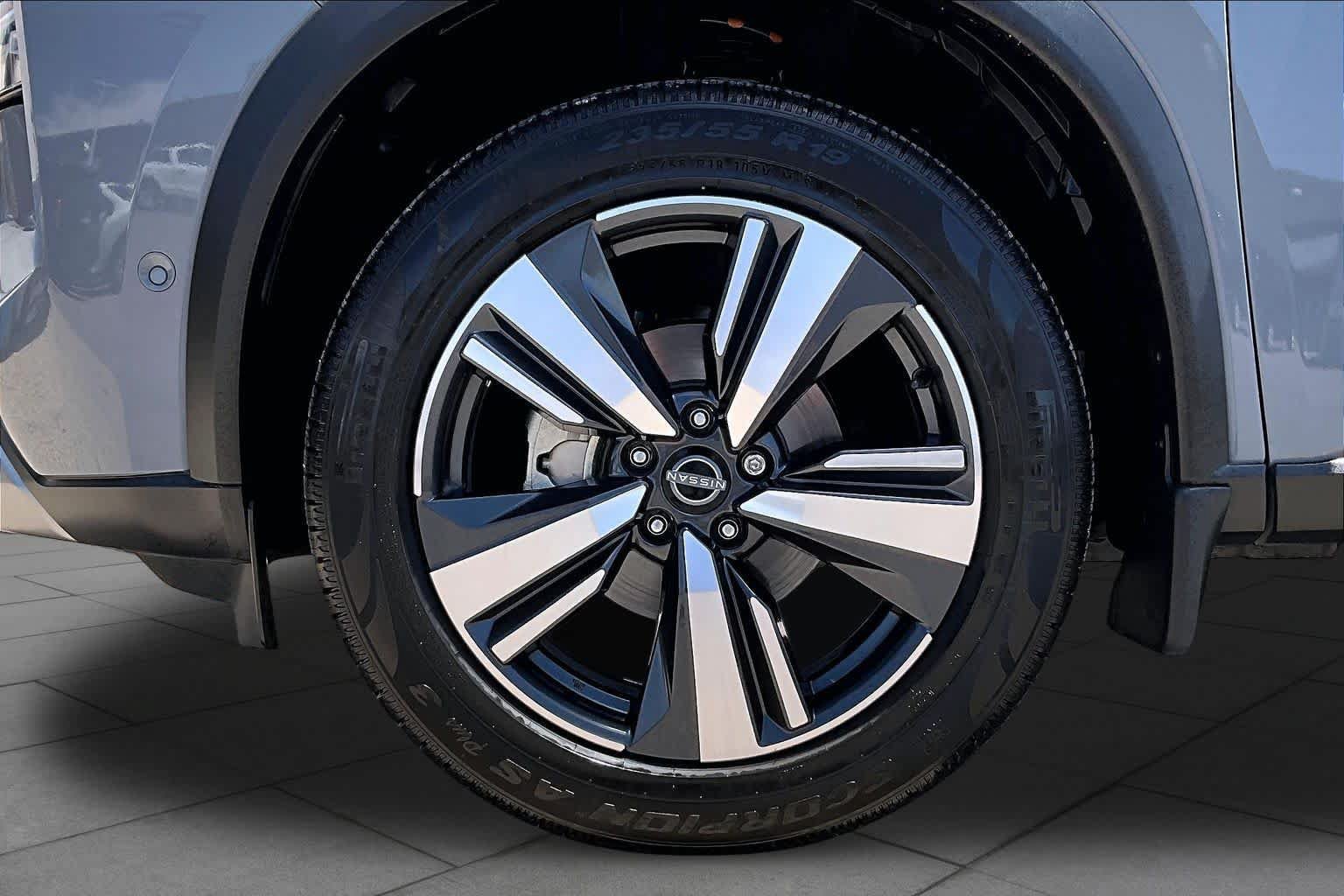 Used 2023 Nissan Rogue Platinum w/ Platinum Premium Package FWD image 10