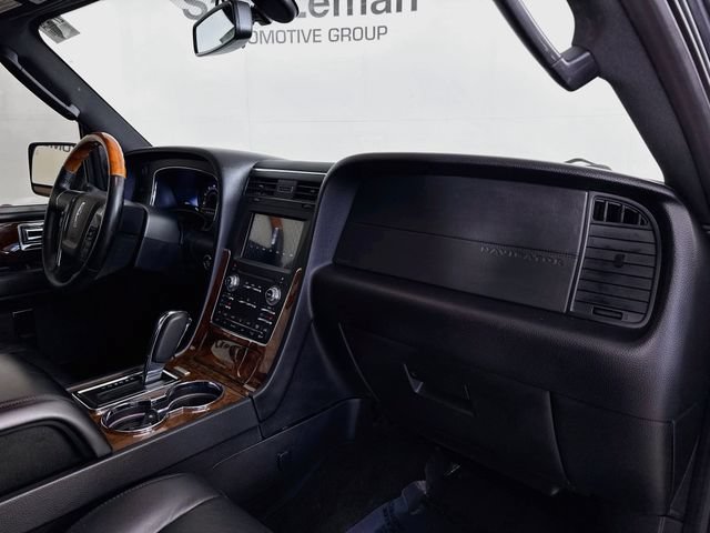 Used 2016 Lincoln Navigator Select AWD/4WD image 31