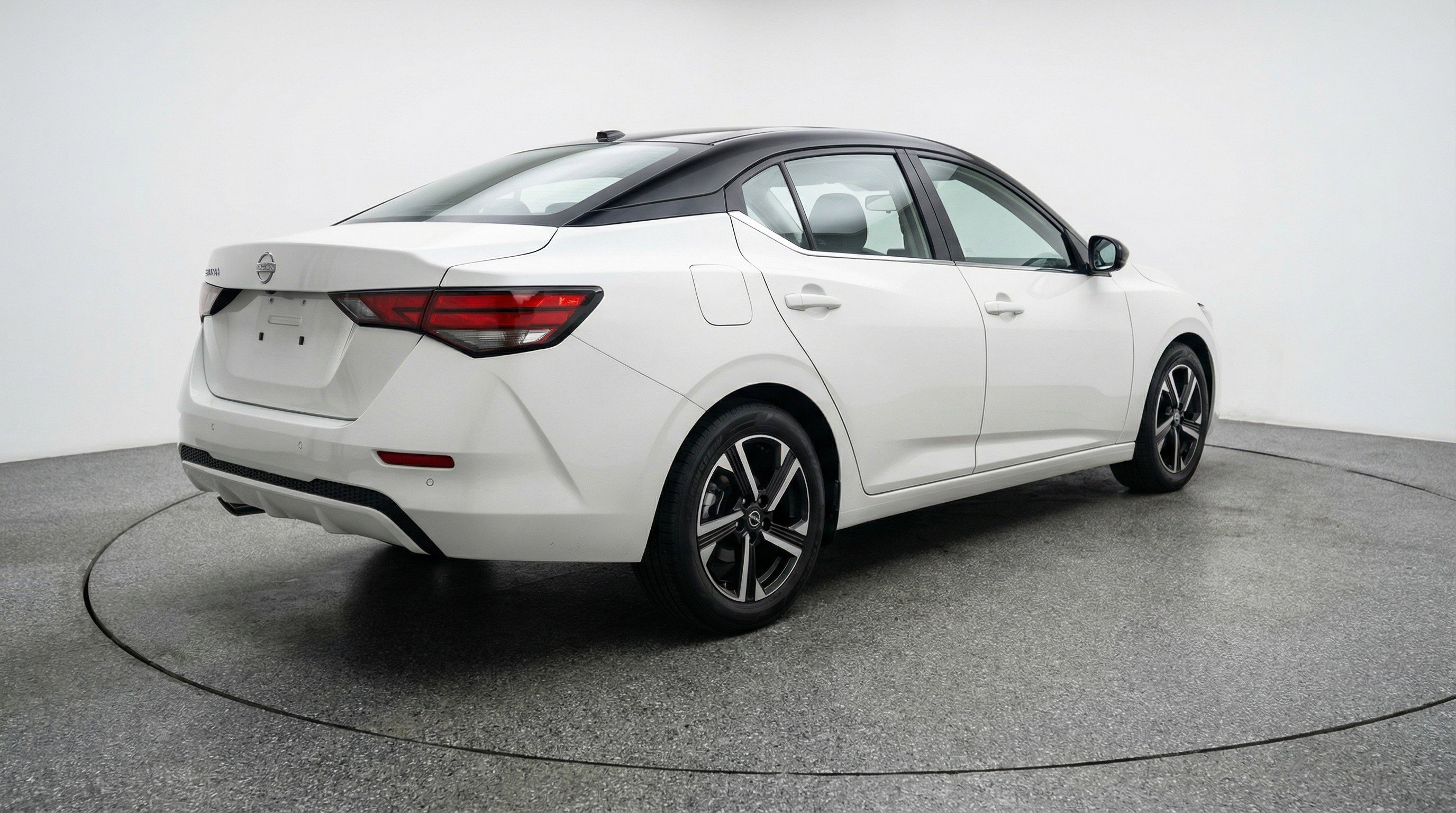 Used 2025 Nissan Sentra SV image 9