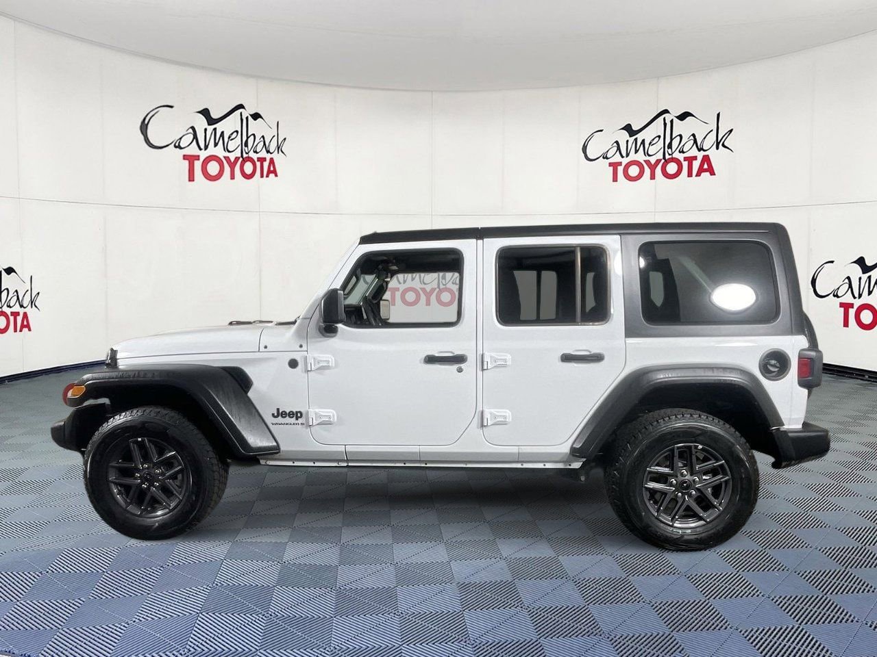 Used 2025 Jeep Wrangler Sport S AWD/4WD image 4
