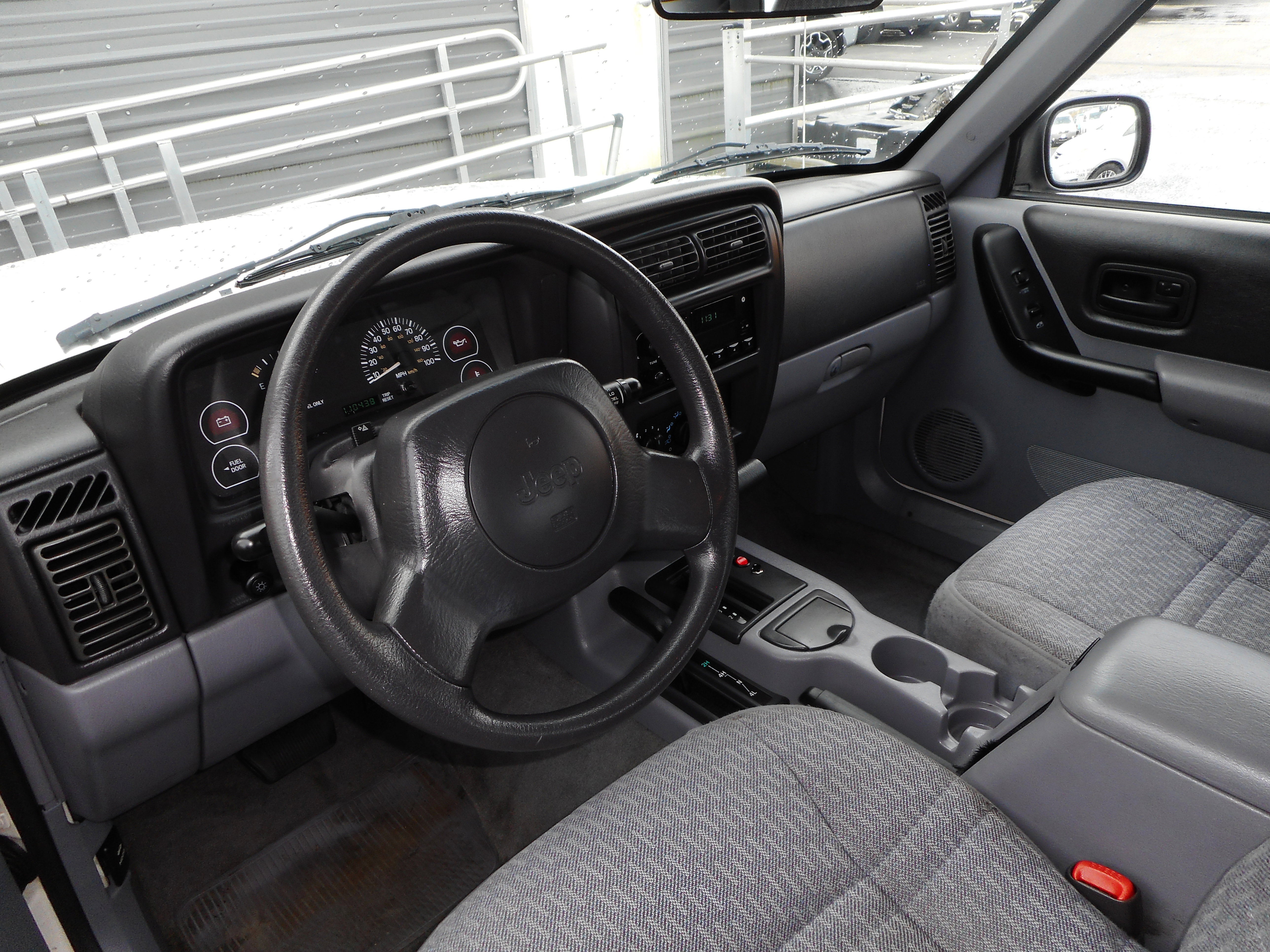 Used 1998 Jeep Cherokee SE image 15
