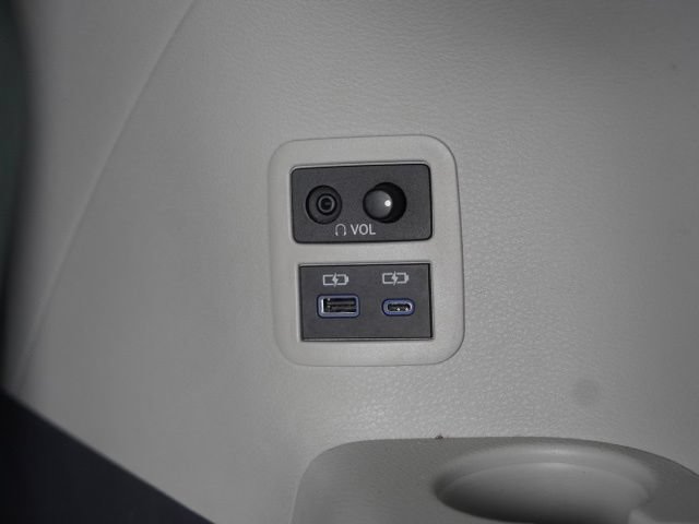 Used 2024 Toyota Sienna Limited AWD/4WD image 59