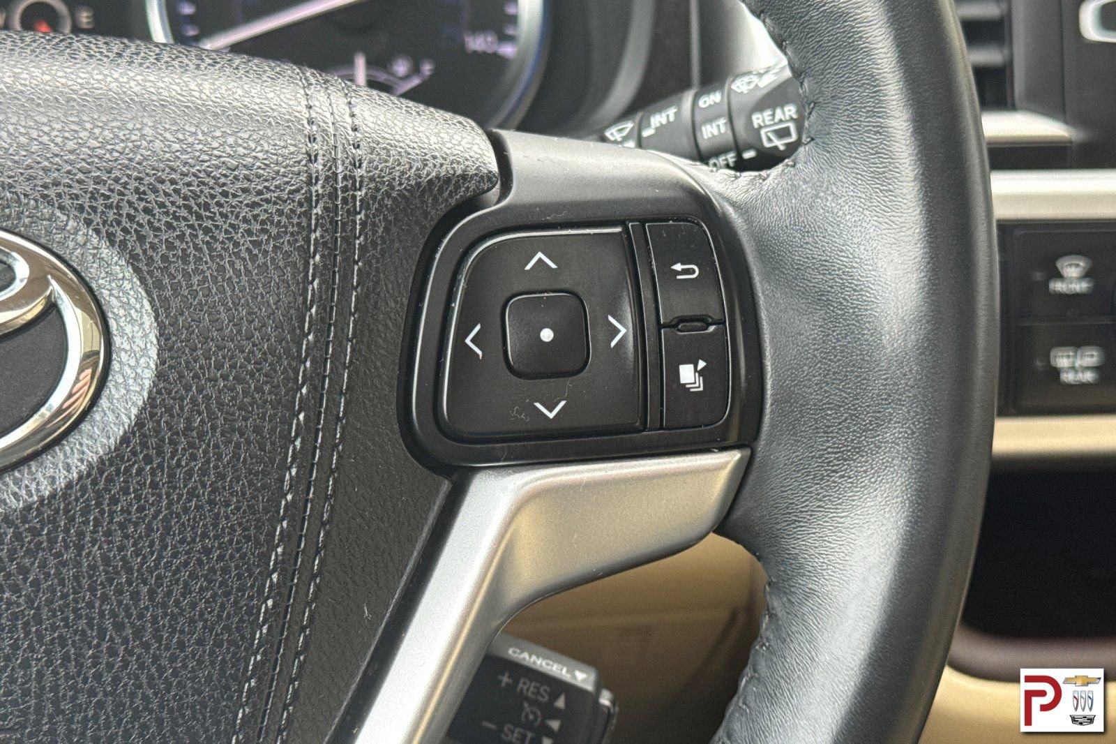 Used 2016 Toyota Highlander XLE AWD/4WD image 32