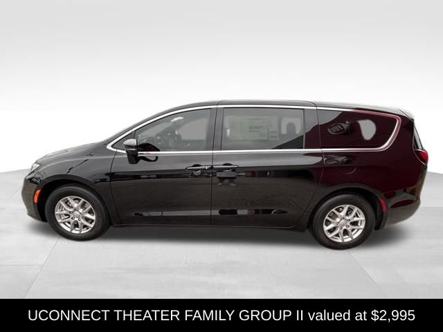 New 2026 Chrysler Pacifica Select image 3