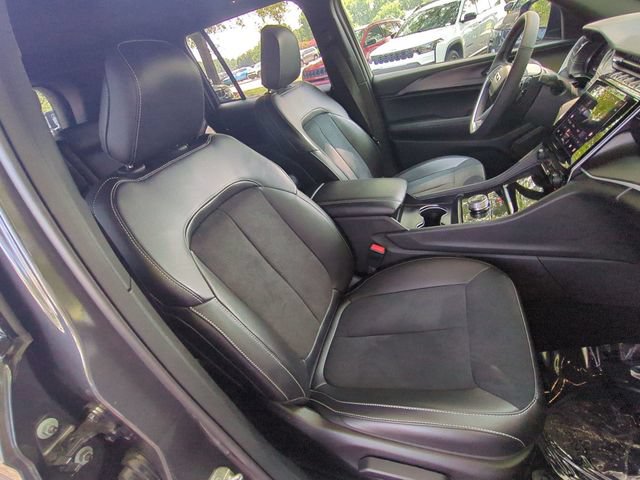 Certified 2025 Jeep Grand Cherokee Altitude AWD/4WD image 36