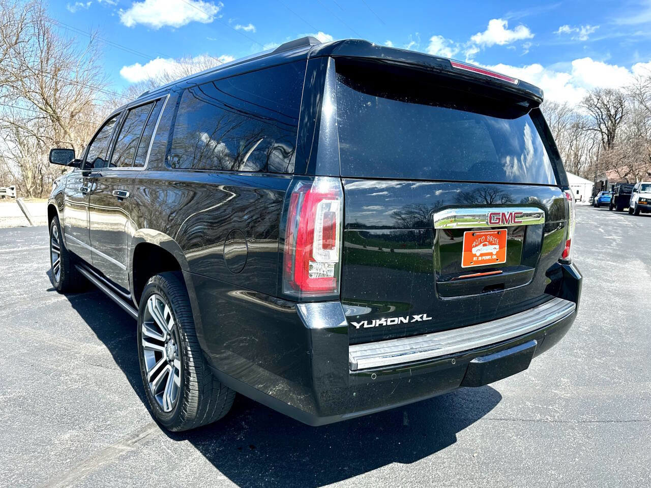Used 2019 GMC Yukon XL Denali w/ Denali Ultimate Package AWD/4WD image 8