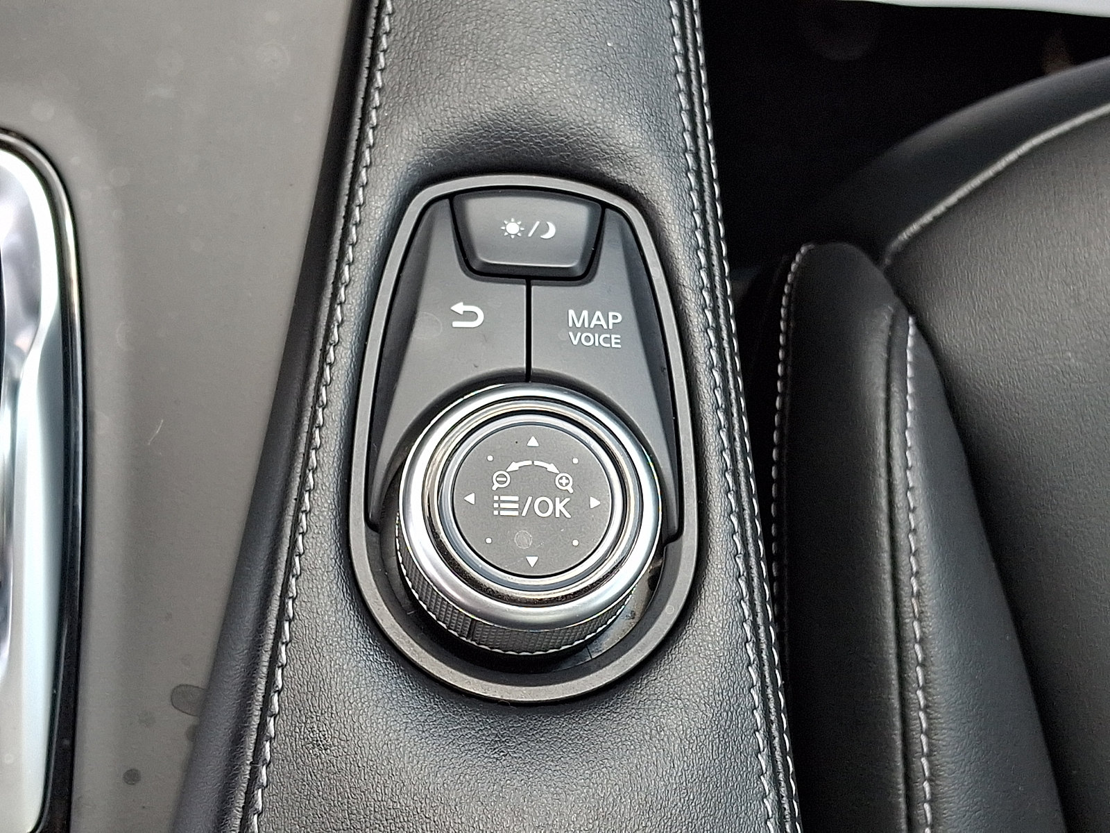Used 2019 INFINITI QX50 Luxe w/ Navigation Package AWD/4WD image 27