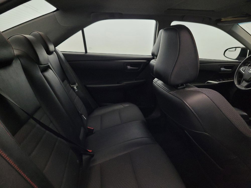 Used 2016 Toyota Camry SE w/ Moonroof Package FWD image 19