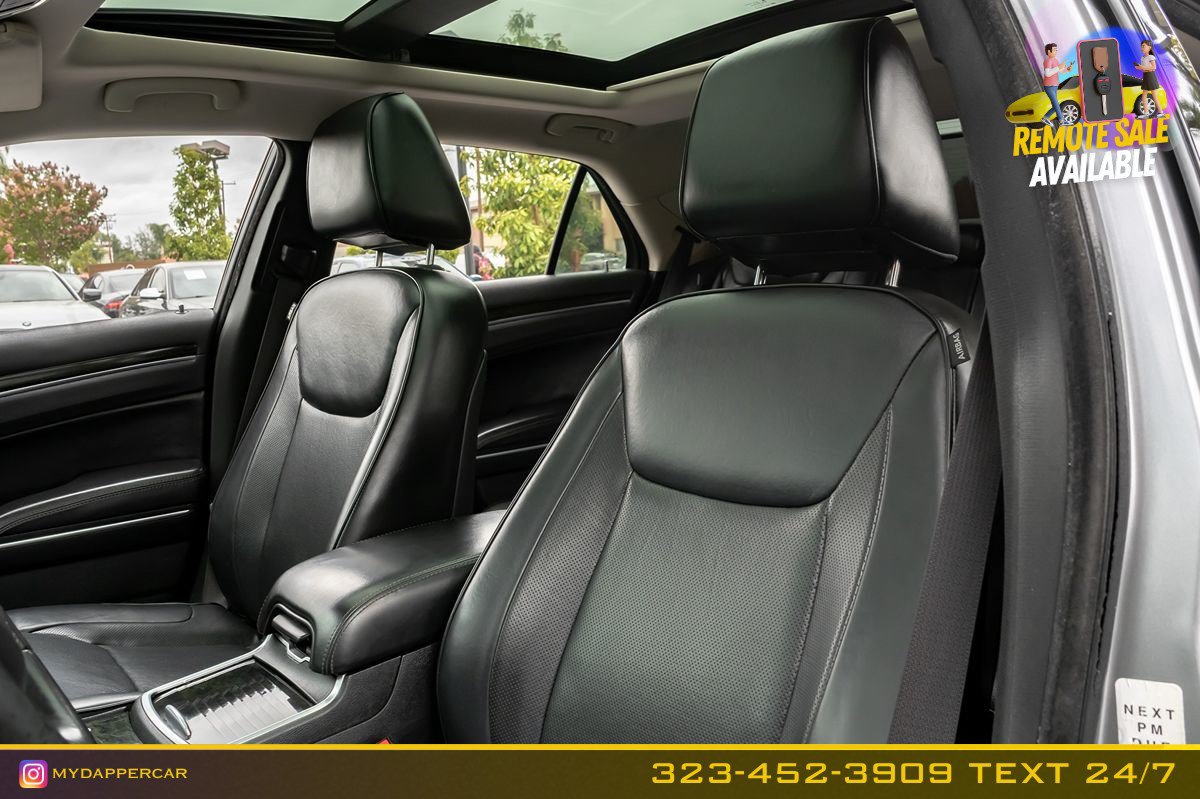 Used 2016 Chrysler 300 C RWD image 12