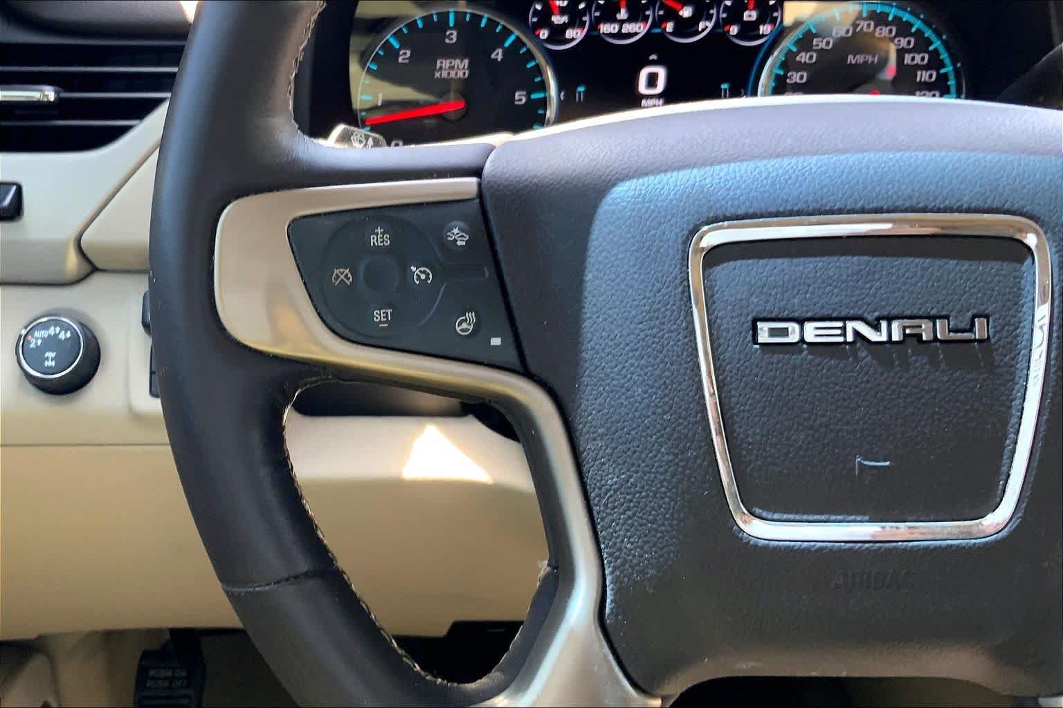 Used 2018 GMC Yukon Denali w/ Denali Ultimate Package AWD/4WD image 24