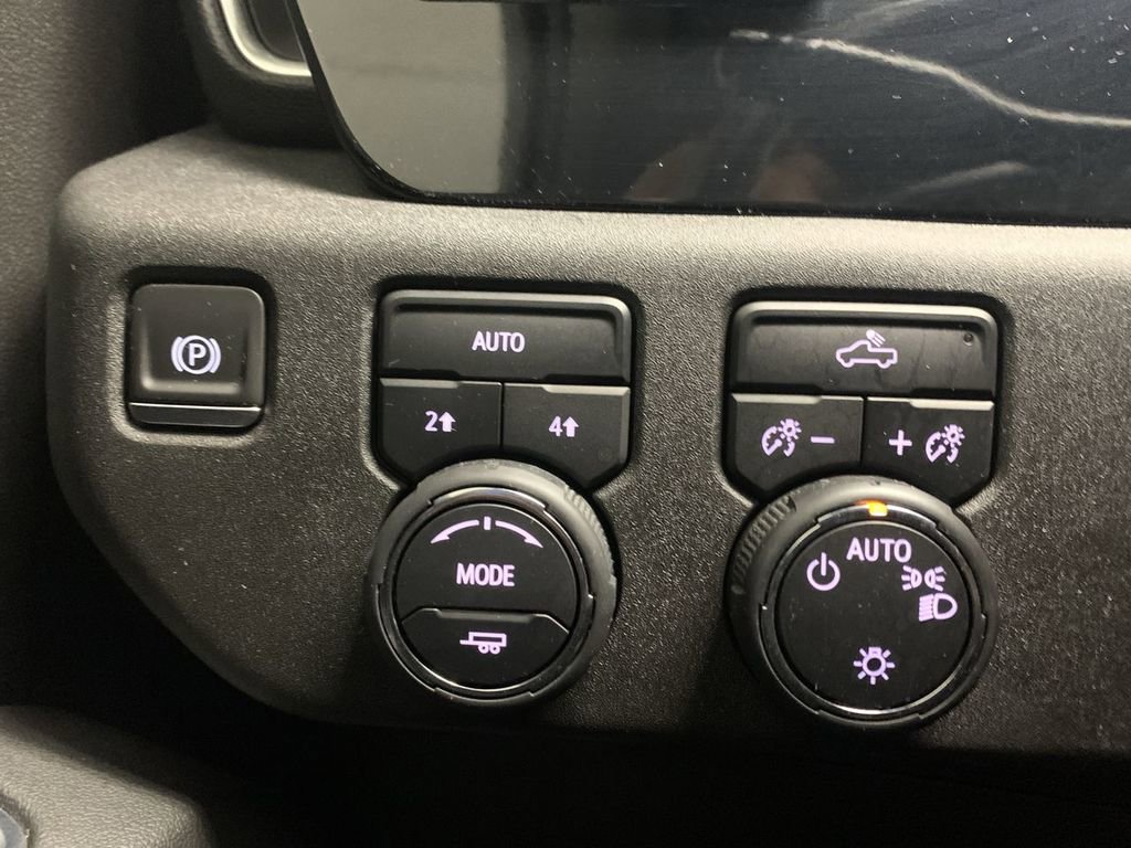 Used 2023 Chevrolet Silverado 1500 LT AWD/4WD image 43
