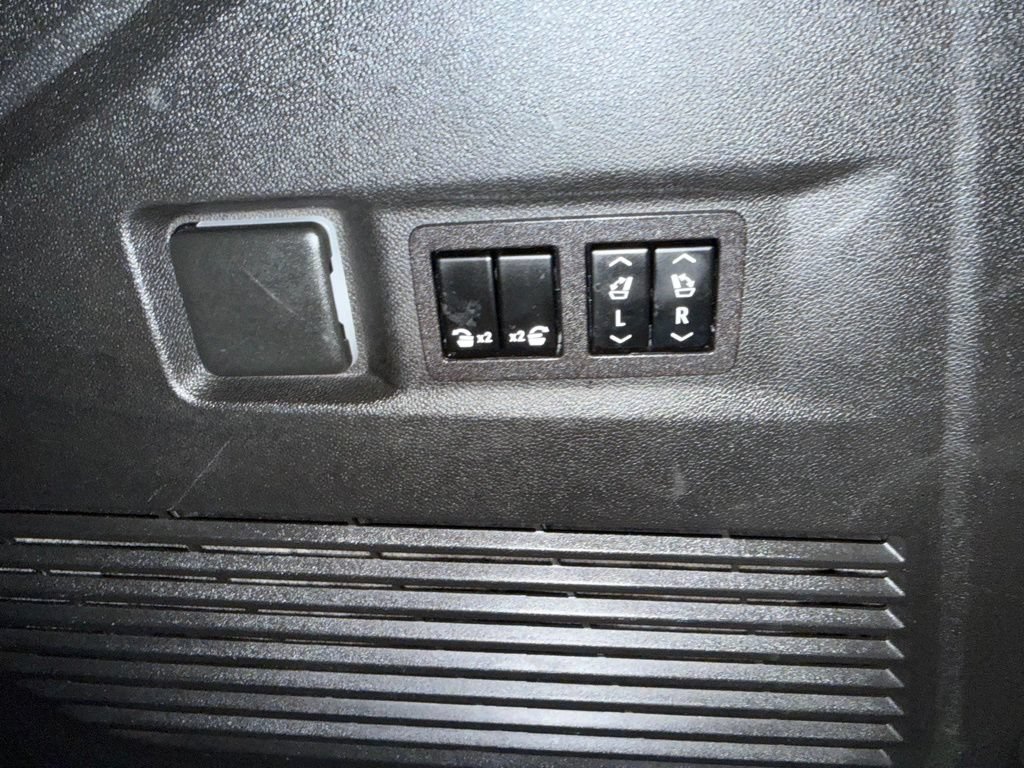 Used 2023 GMC Yukon Denali Ultimate w/ LPO, Floor Liner Package AWD/4WD image 18
