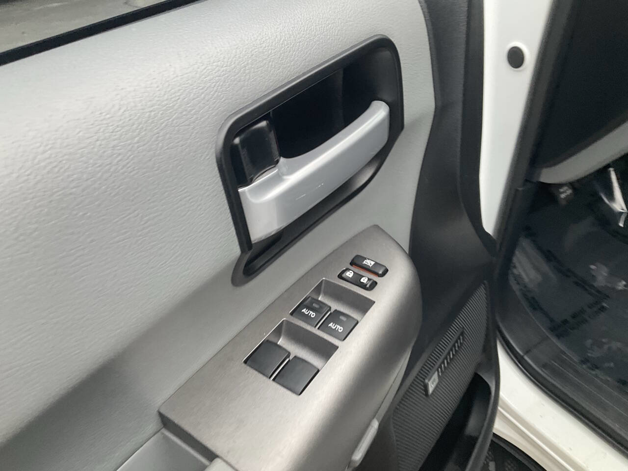 Used 2013 Toyota Sequoia Limited RWD image 10