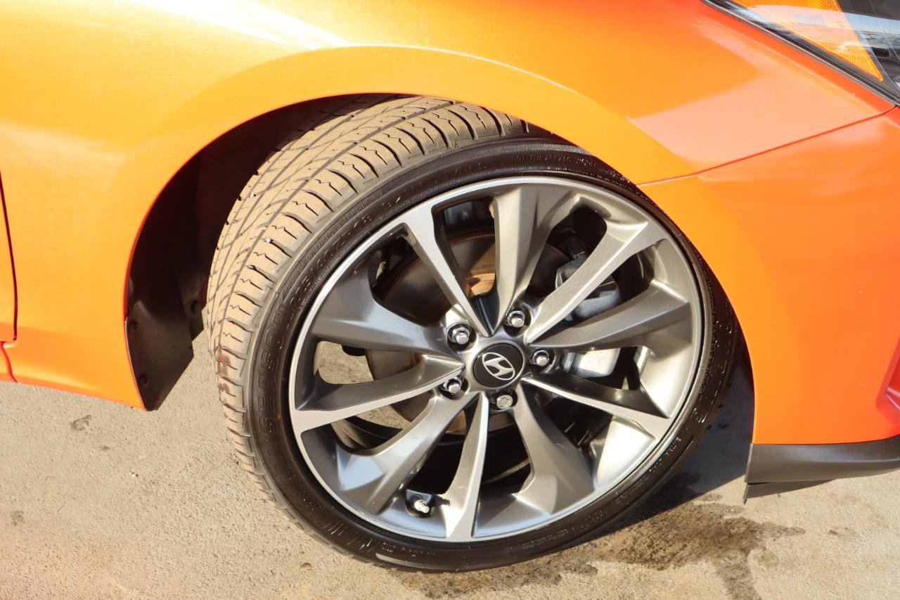 Used 2019 Hyundai Veloster 2.0 Premium FWD image 3
