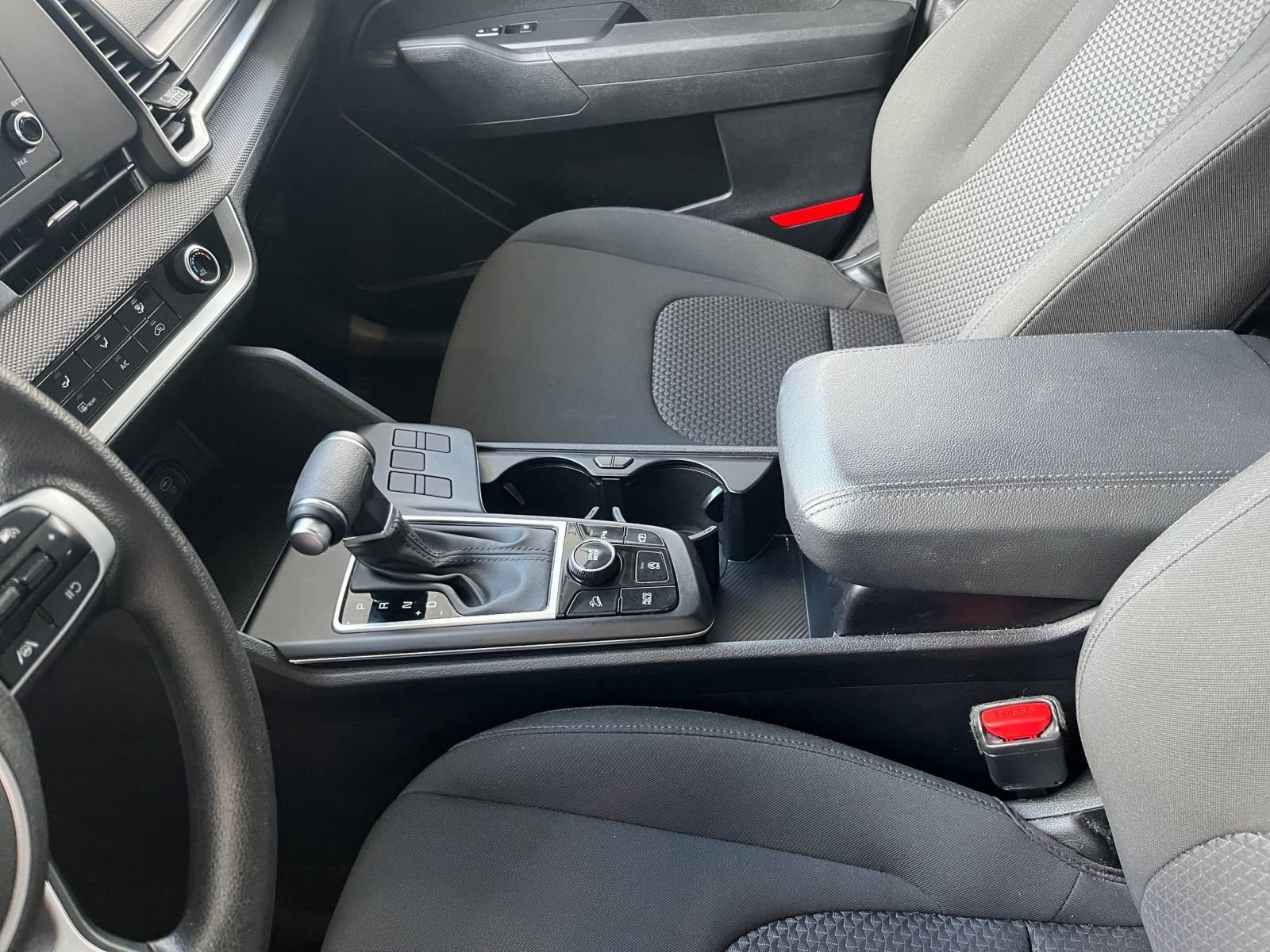 Used 2025 Kia Sportage LX image 41