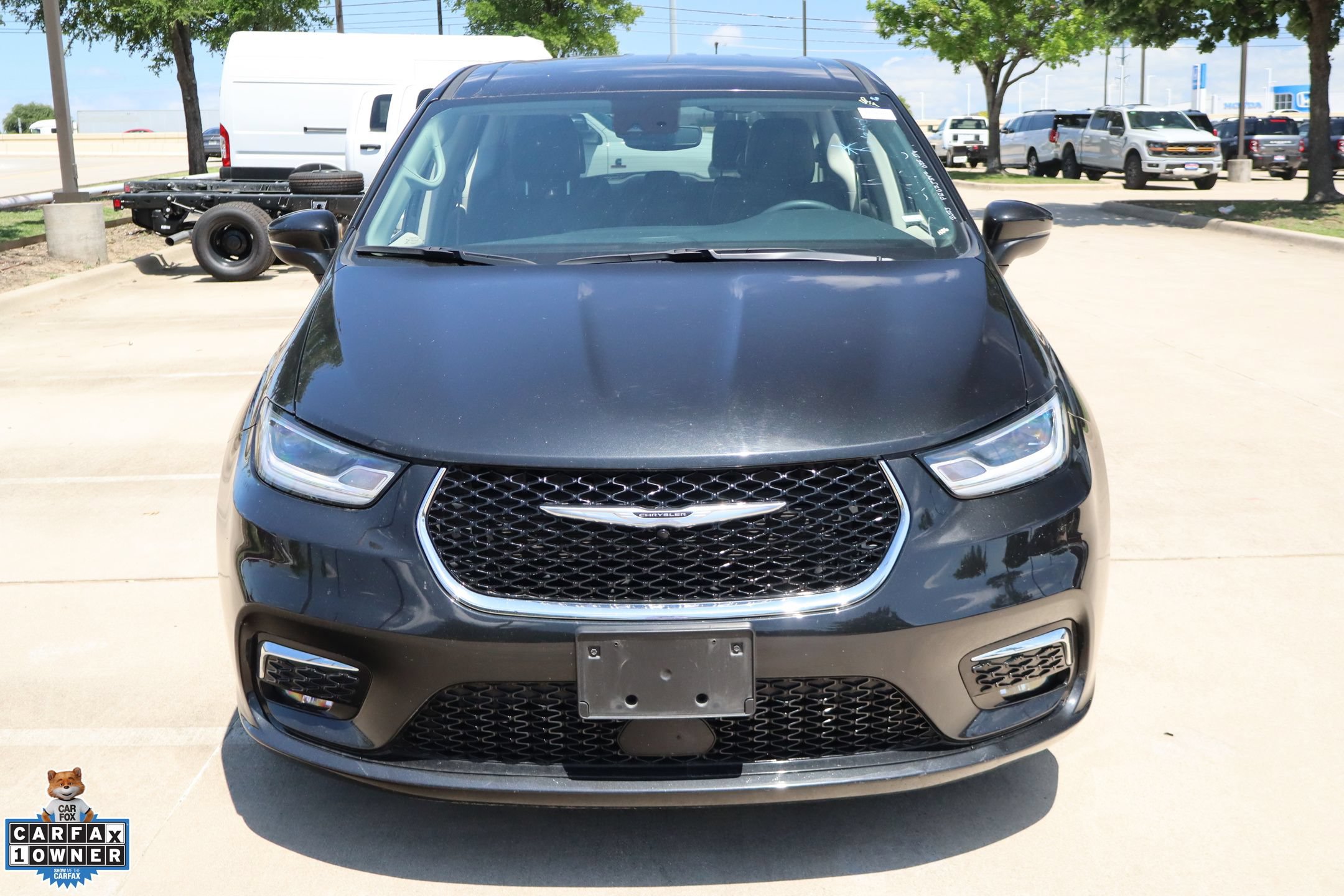 Used 2023 Chrysler Pacifica Touring-L FWD image 9