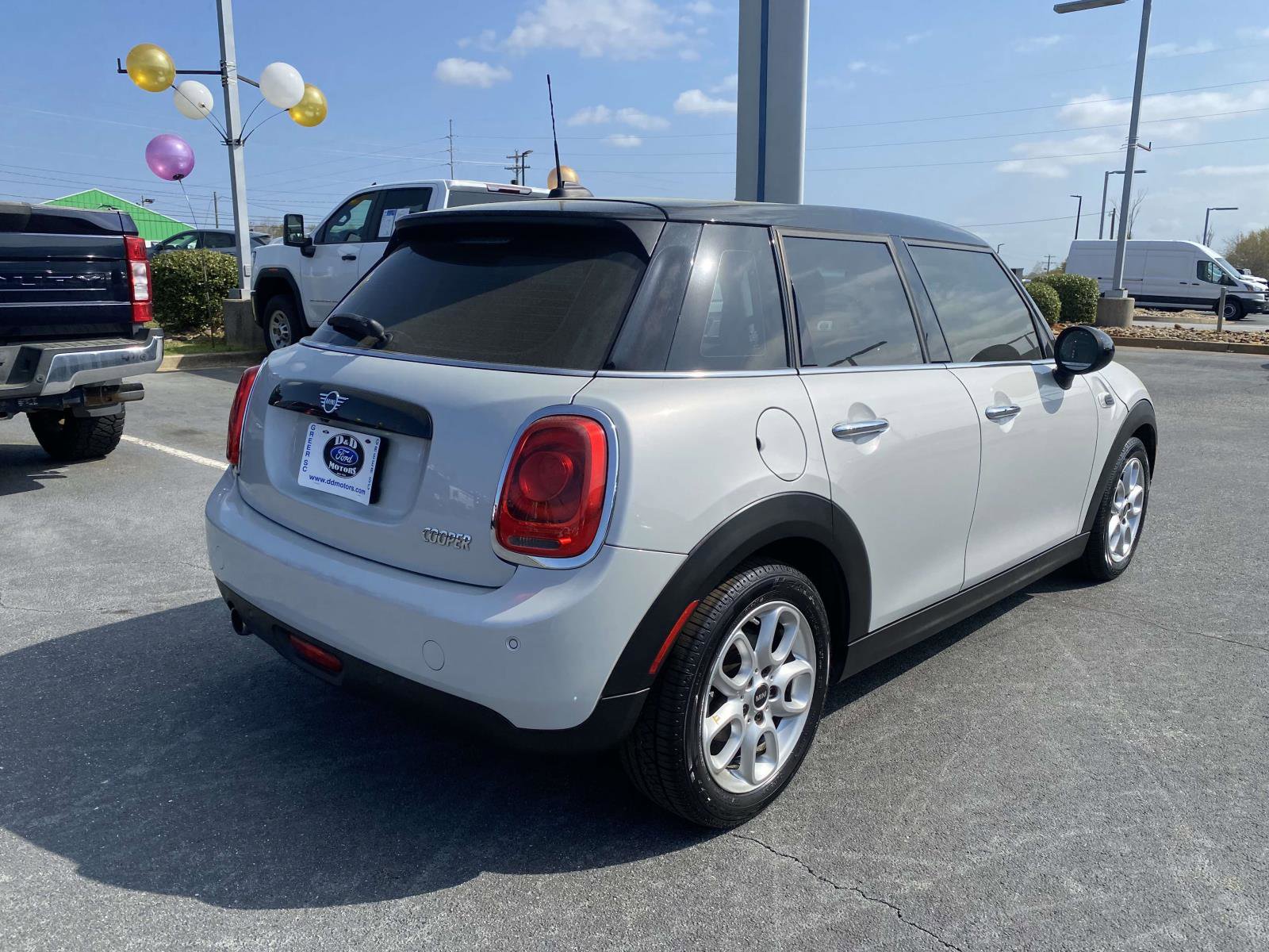 Used 2019 MINI Cooper 4-Door Hardtop w/ Signature Upholstery Package image 7
