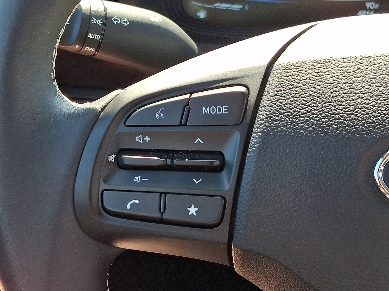 Certified 2025 Hyundai Venue Limited FWD image 21