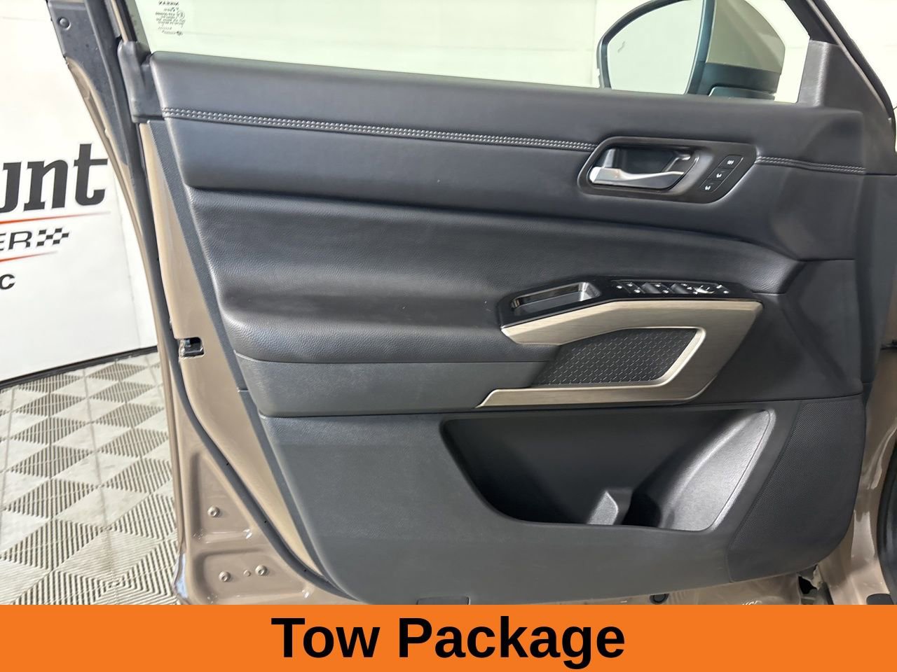 Used 2024 Nissan Pathfinder Platinum w/ Cargo Package image 8