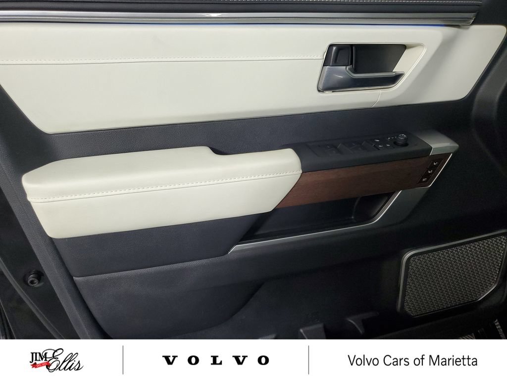 Used 2023 Toyota Sequoia Capstone AWD/4WD image 20
