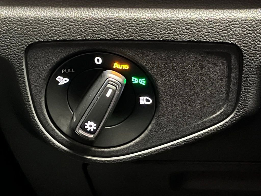 Used 2022 Volkswagen Atlas Cross Sport SE image 14