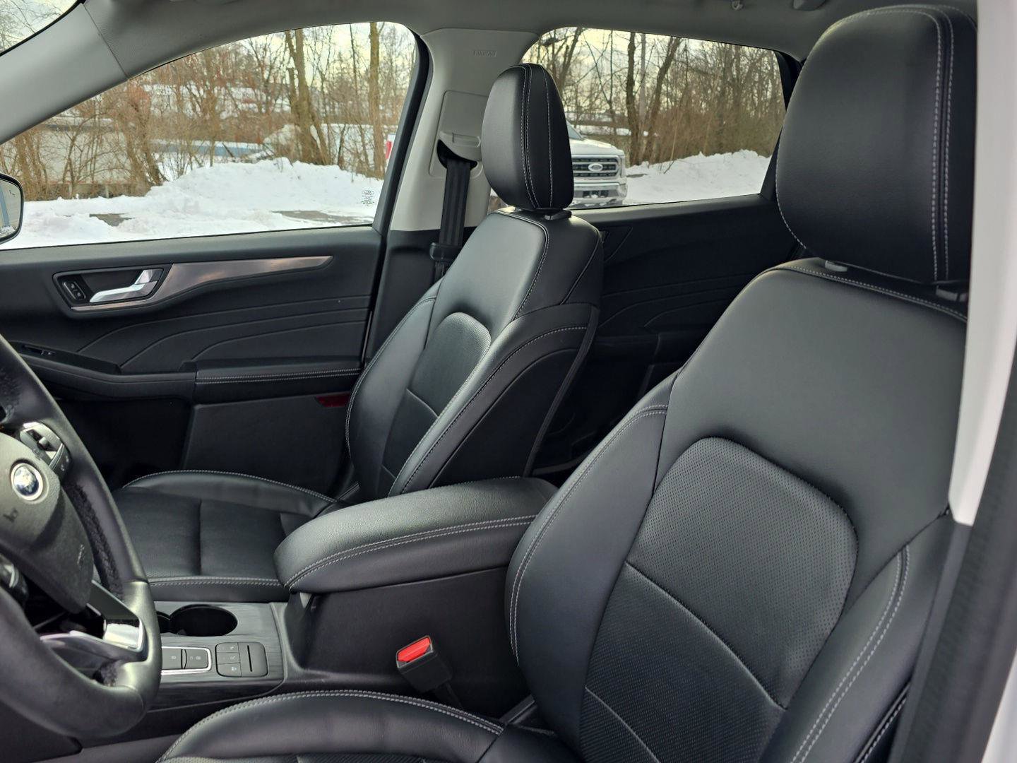 Used 2022 Ford Escape Titanium w/ Class II Trailer Tow Package image 16