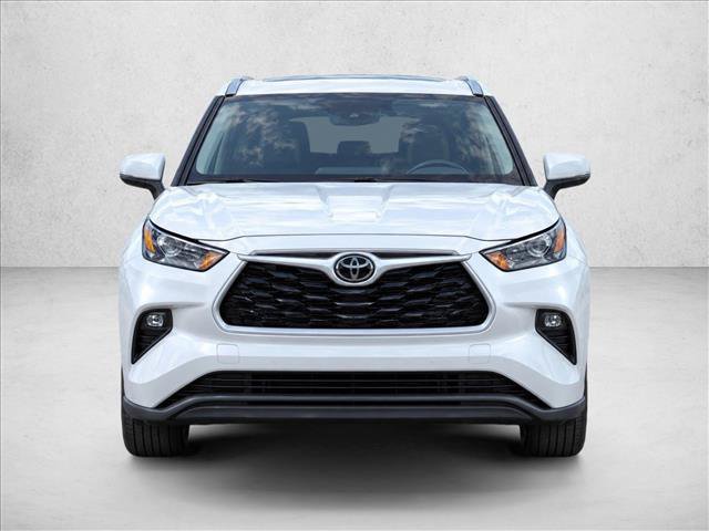 Used 2026 Toyota Highlander XLE AWD/4WD image 2