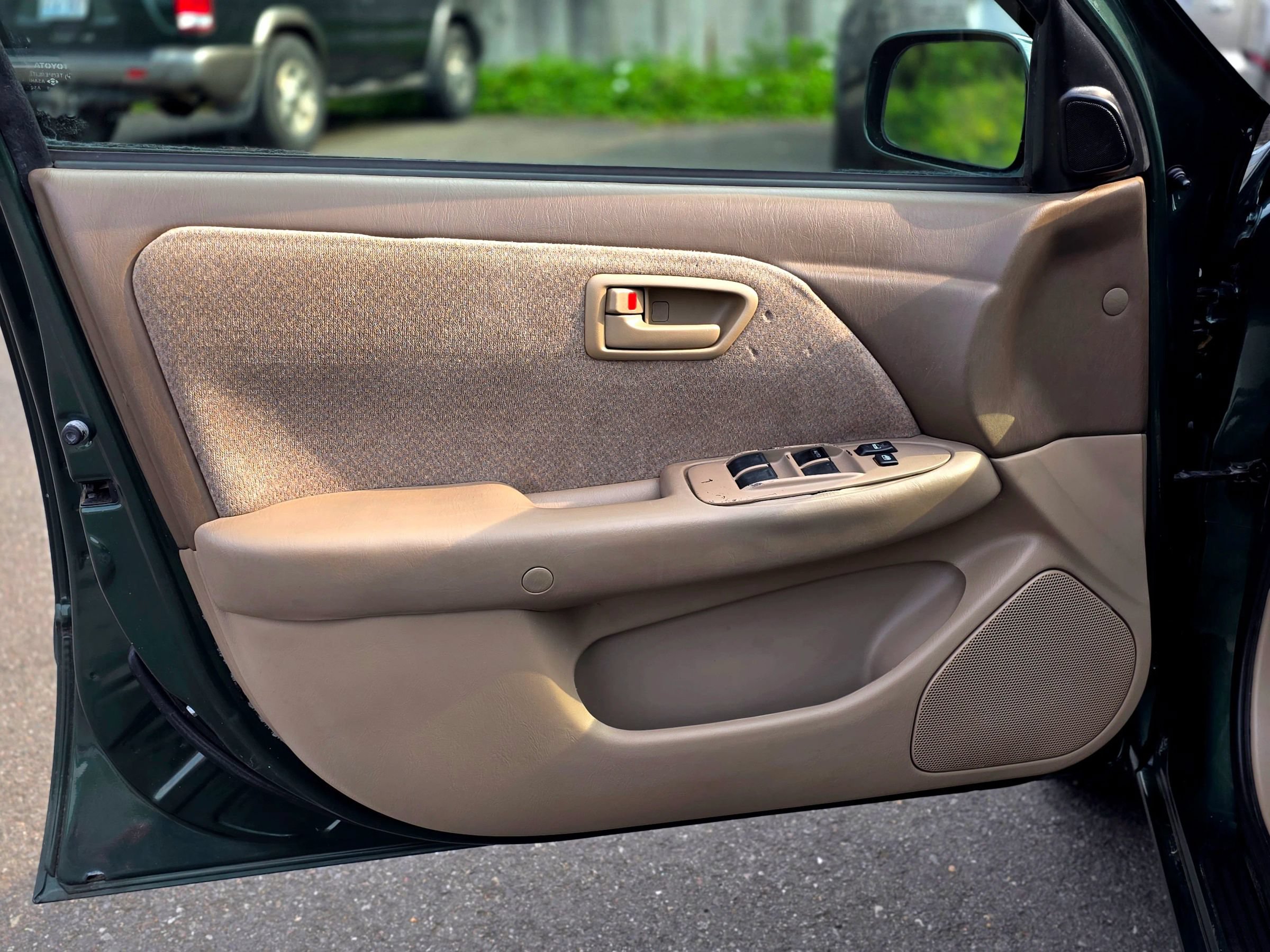 Used 2000 Toyota Camry LE FWD image 30