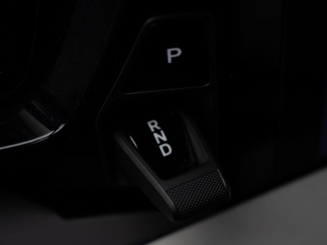 Certified 2025 Porsche Macan 4 Electric image 28