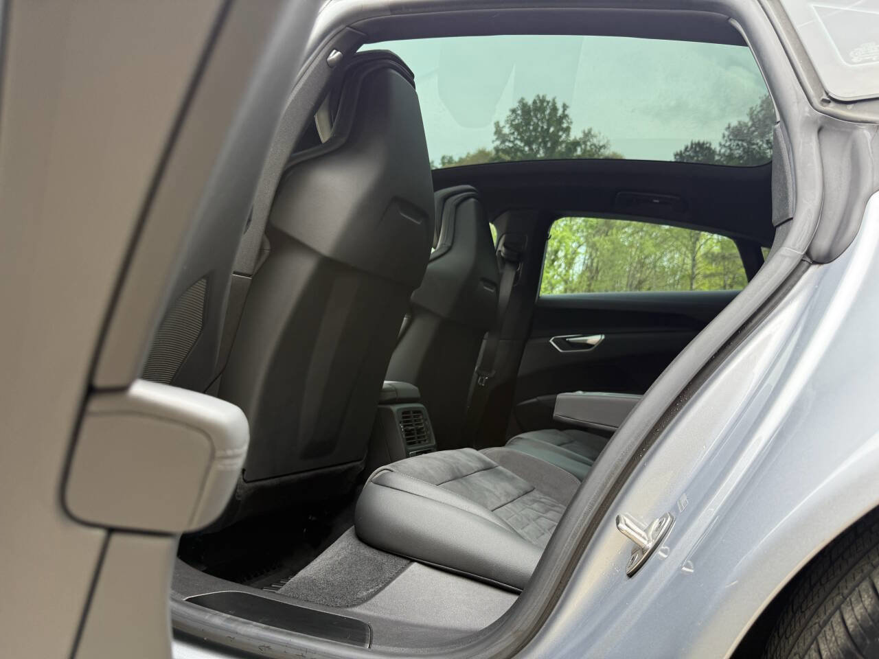 Used 2022 Audi e-tron GT Premium Plus image 18