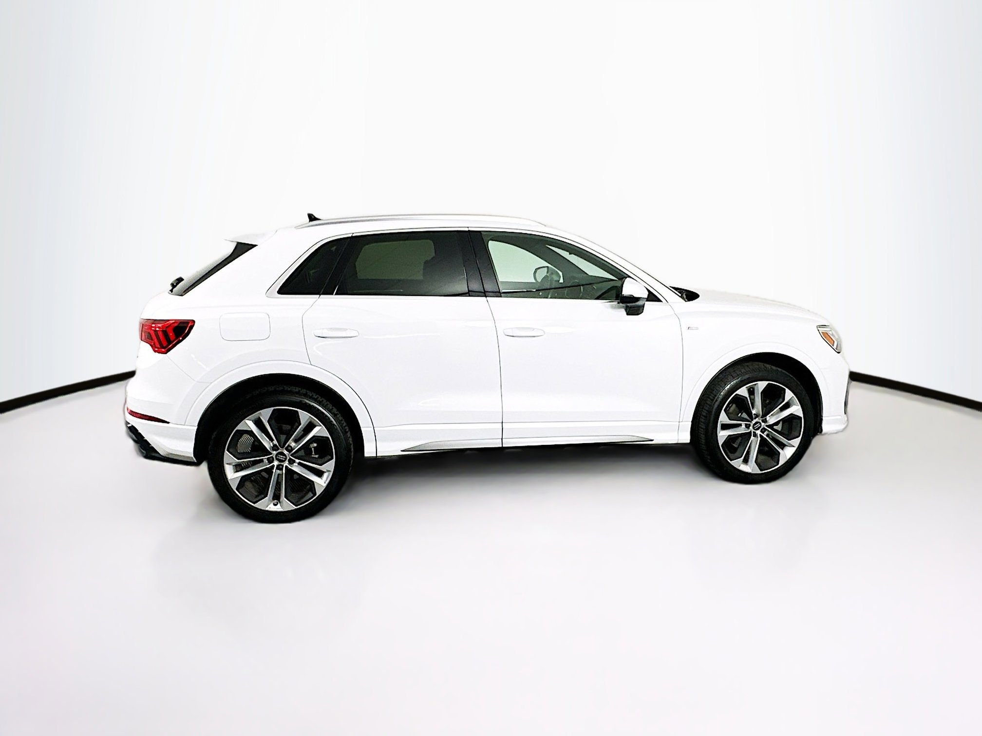 Used 2020 Audi Q3 2.0T Premium Plus w/ Premium Plus Package image 10