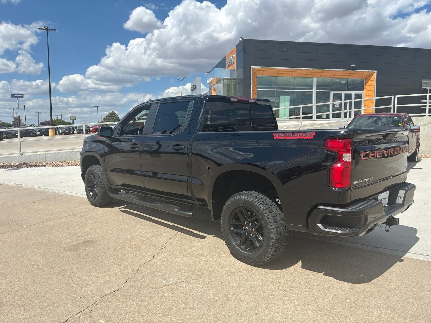 Used 2021 Chevrolet Silverado 1500 LT Trail Boss w/ Convenience Package II AWD/4WD image 3