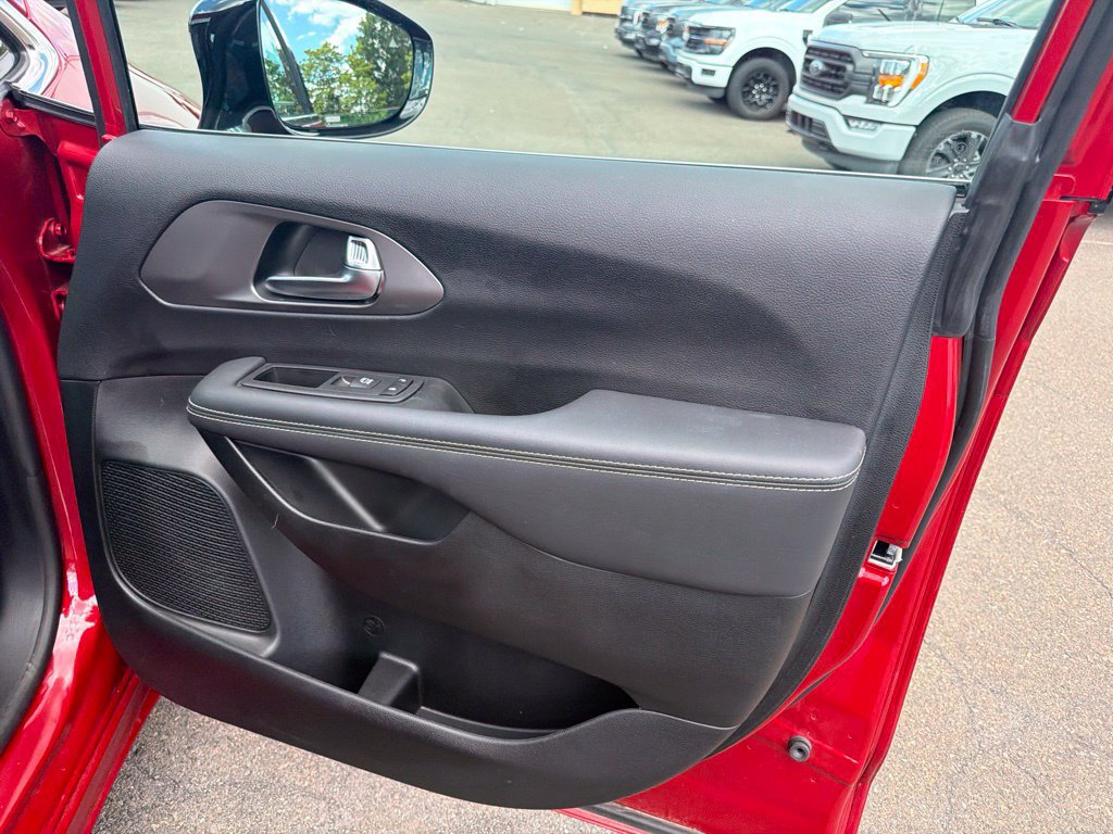 Used 2026 Chrysler Voyager LX FWD image 14