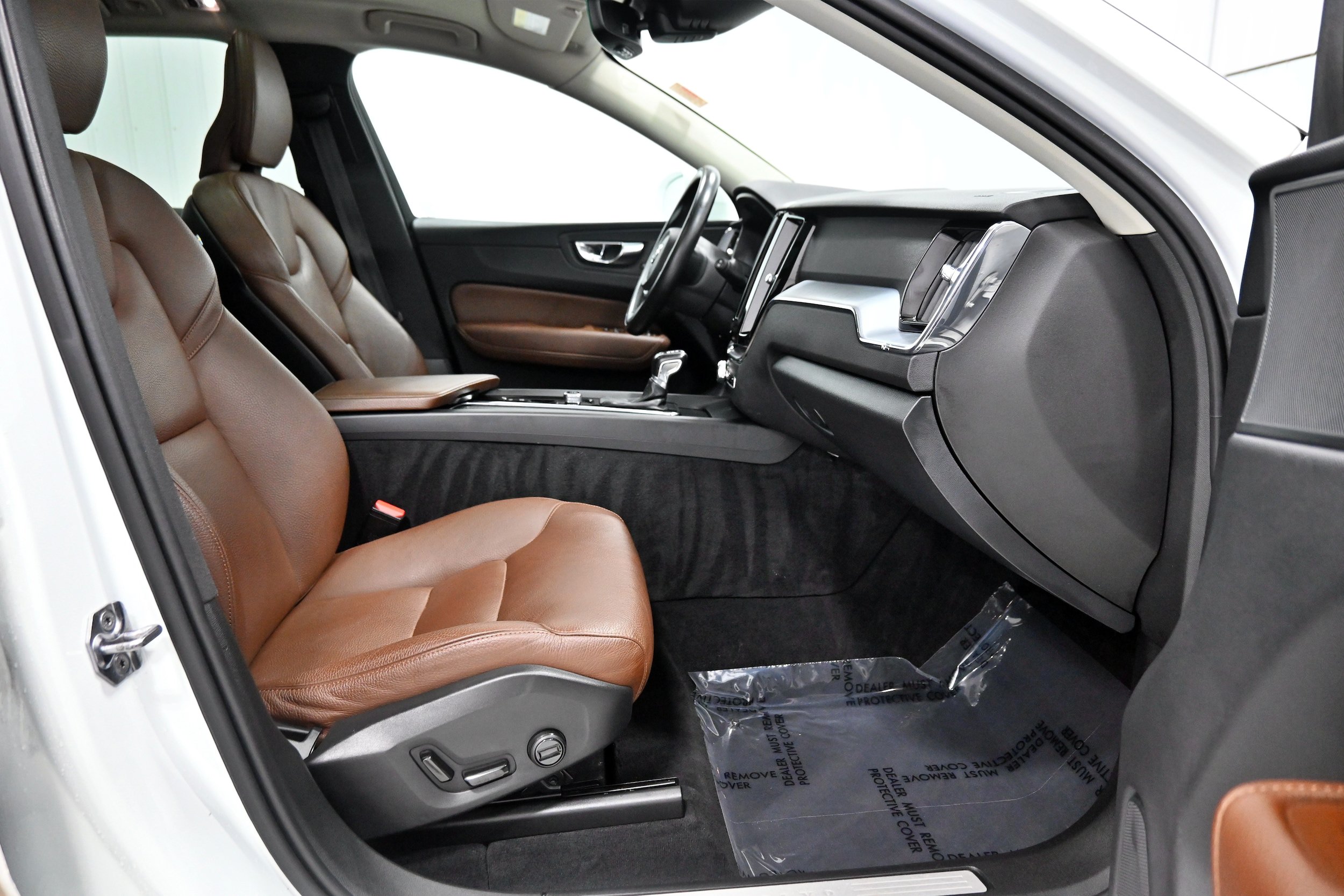 Used 2020 Volvo XC60 T5 Momentum w/ Protection Package Premier AWD/4WD image 28