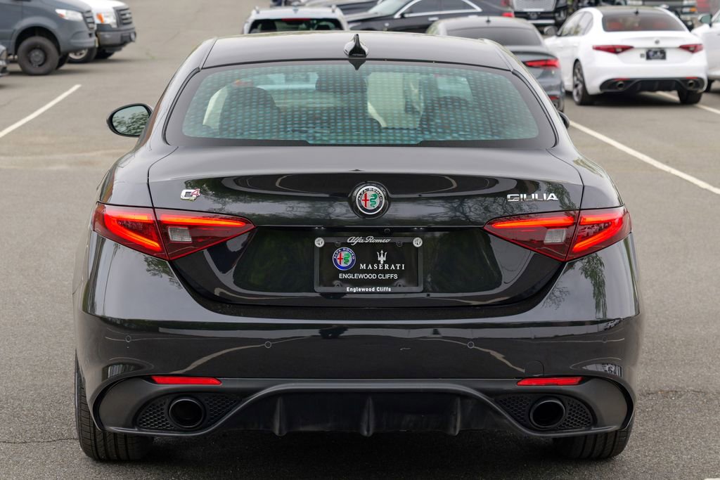 Used 2022 Alfa Romeo Giulia Veloce AWD/4WD image 6