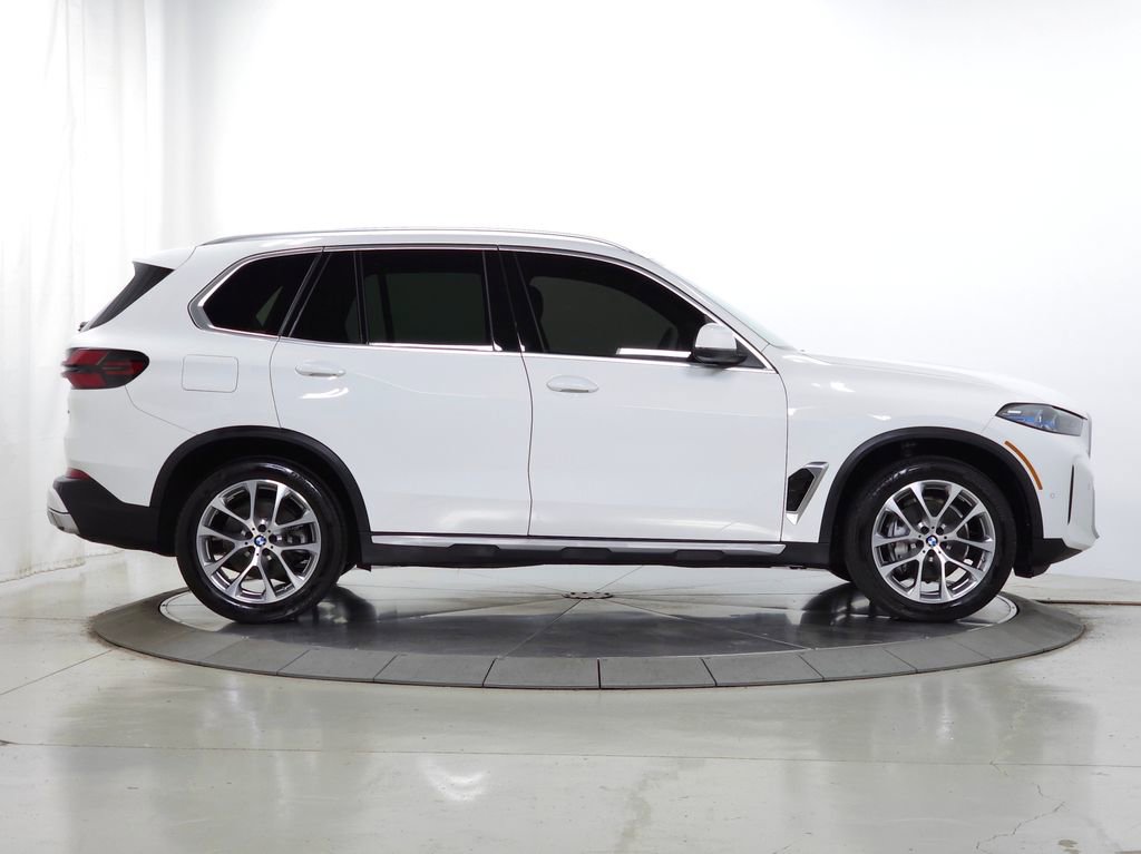Used 2025 BMW X5 xDrive40i w/ Parking Assistance Package AWD/4WD image 10