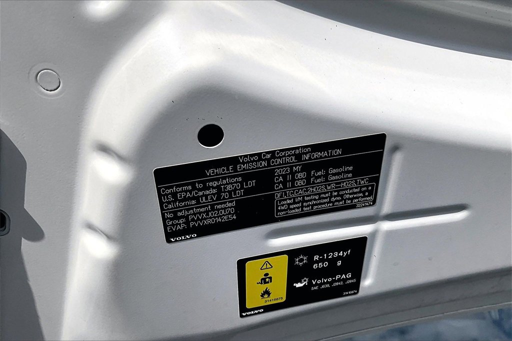 Certified 2023 Volvo XC60 B5 Core image 30