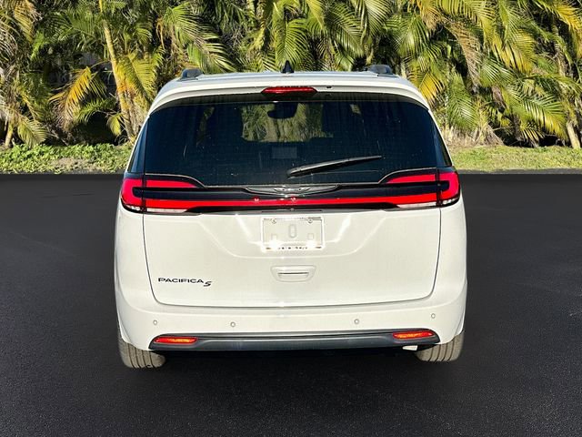 Used 2024 Chrysler Pacifica Touring-L w/ S Appearance Package image 6
