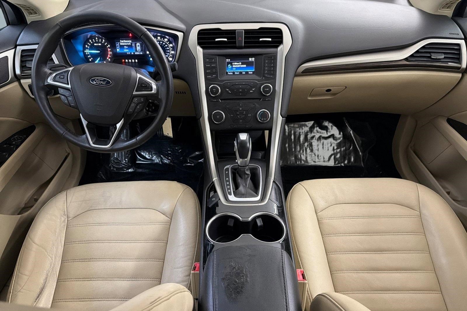 Used 2015 Ford Fusion SE w/ Equipment Group 202A FWD image 4