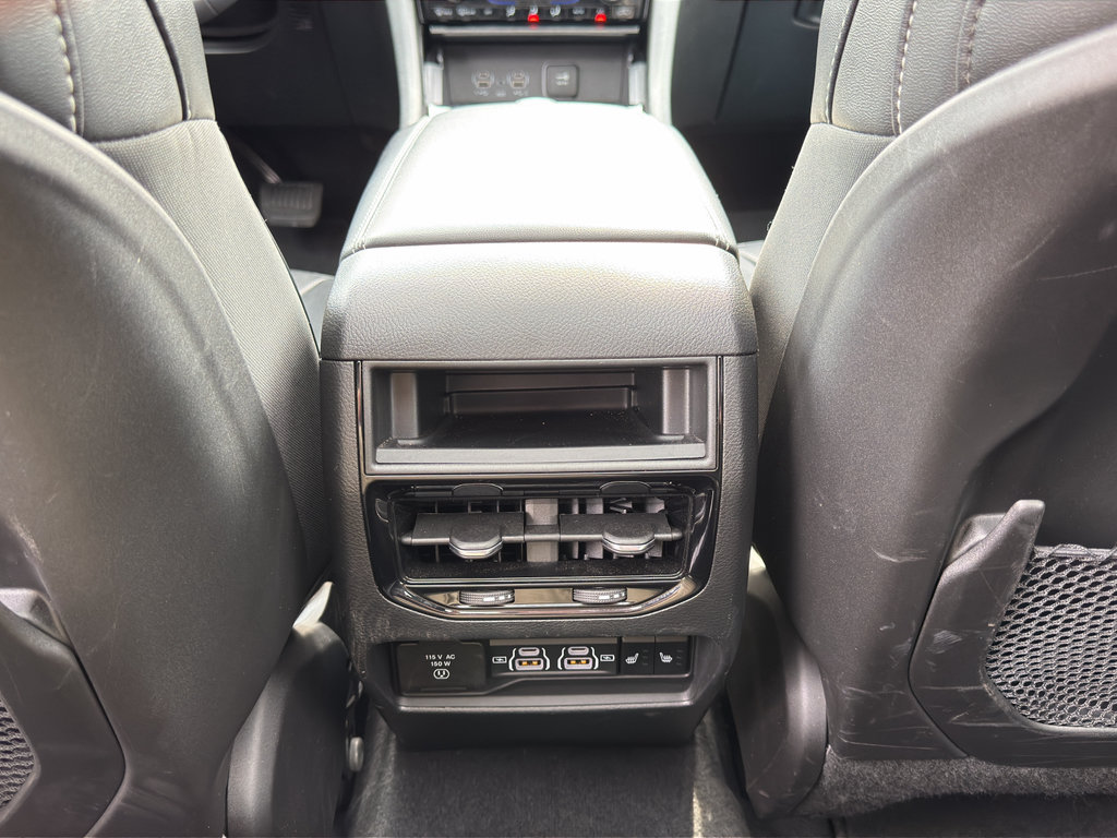 Used 2025 Jeep Grand Cherokee Limited w/ Luxury Tech Group II AWD/4WD image 38