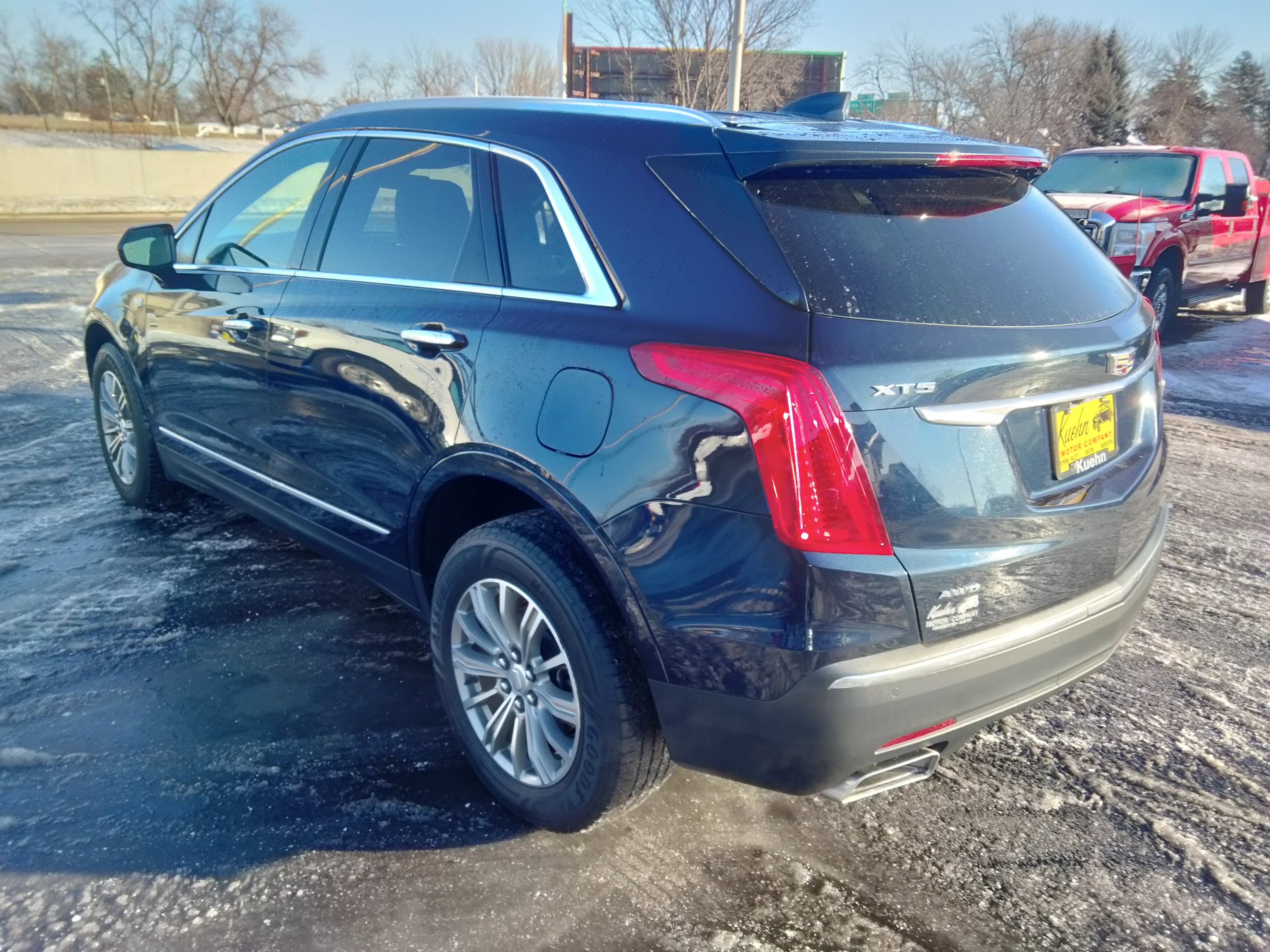 Used 2017 Cadillac XT5 Luxury w/ Driver Awareness Package image 6