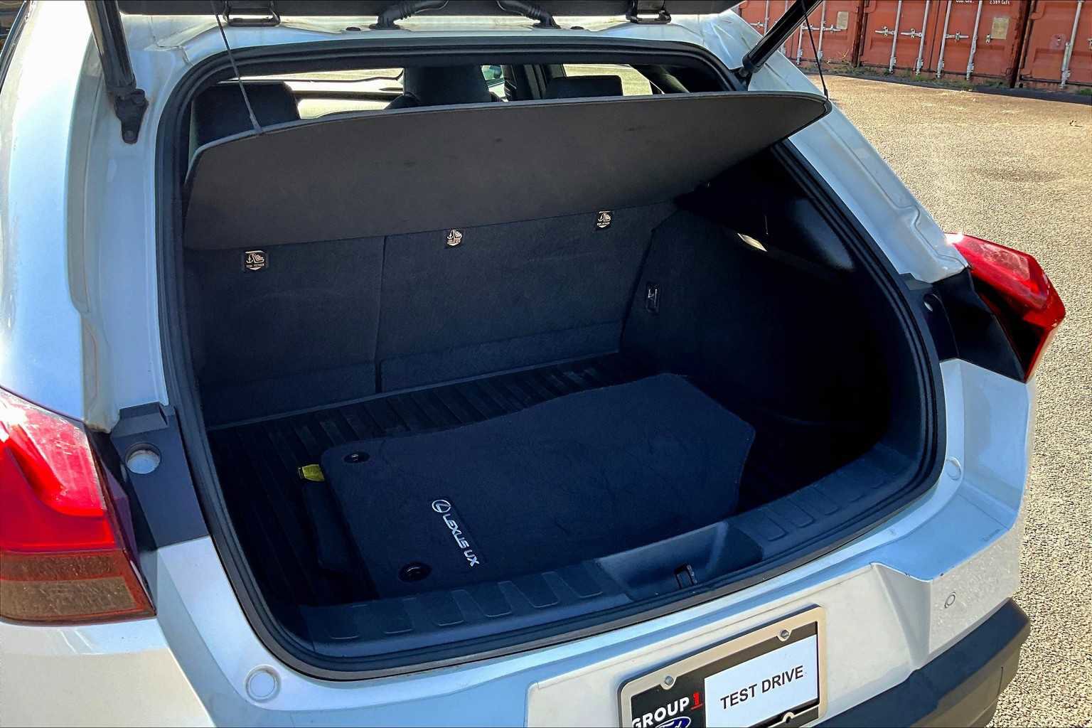 Used 2022 Lexus UX 200 w/ Premium Package image 32