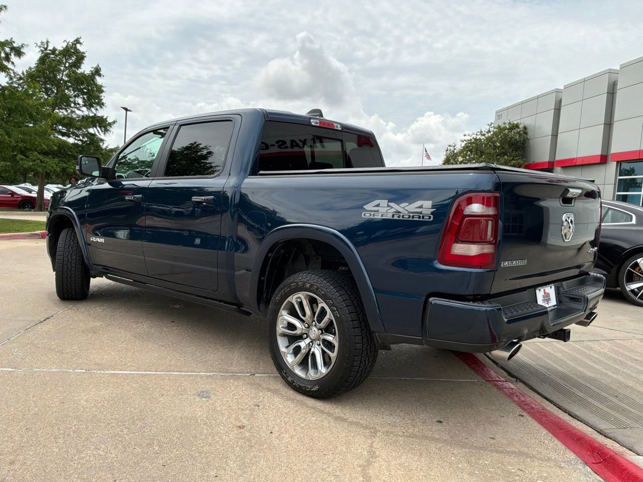 Used 2022 RAM 1500 Laramie w/ Laramie Southwest Edition AWD/4WD image 8